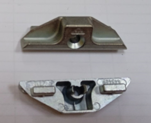 Ответная планка (металлическая скоба) для 5 кам. ROTO /2/