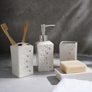 Набор для ванной комнаты«Цветочный барельеф»,4 предмета(дозатор 270 мл,мыльница2 стакана 210 мл),бел