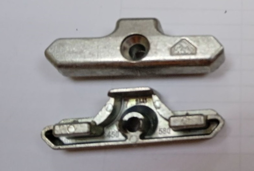 Ответная планка (металлическая скоба) для 3 кам. ROTO /2/